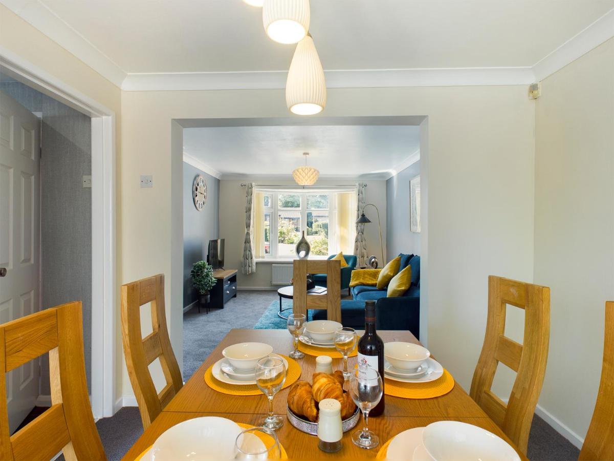 247 Serviced Accommodation In Telford- 3Br House Exterior foto
