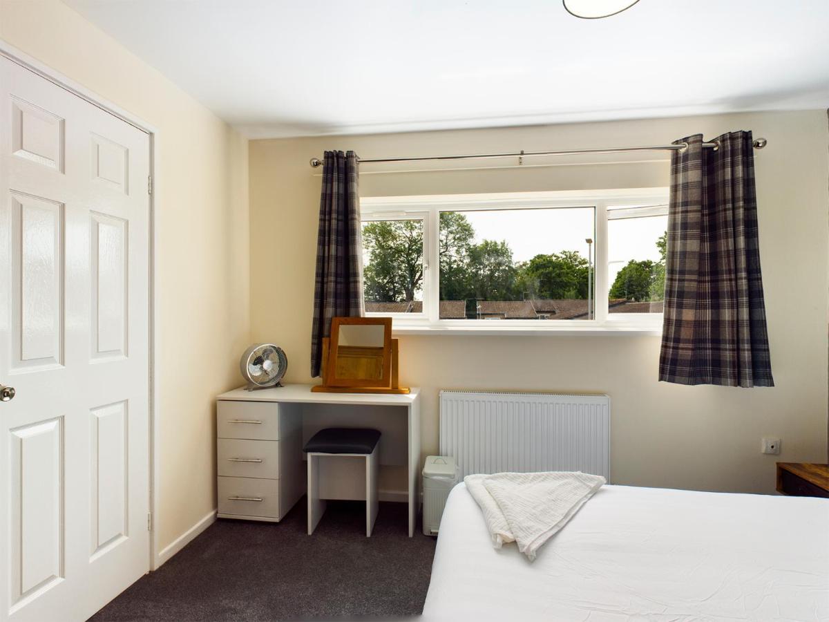 247 Serviced Accommodation In Telford- 3Br House Exterior foto